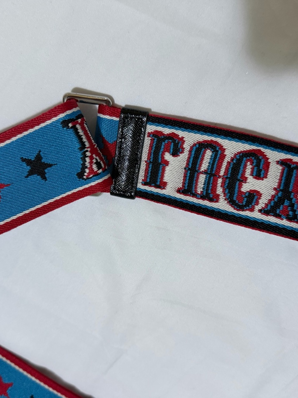 Marc Jacobs Blue & Red Lucy Graphic Snapshot Crossbody - Picture 8 of 13